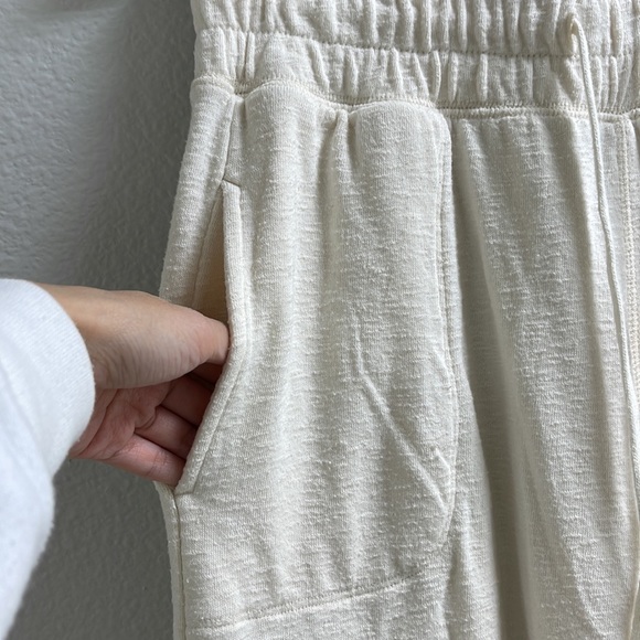 C).  Beige Cream Wide legs Long Pants - Picture 4 of 9